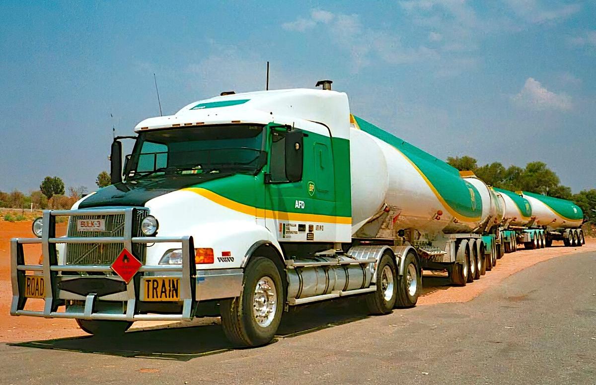 Road Train mit mehreren Anhängern